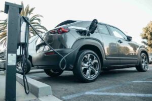 Auto elettriche convertite, si torna al passato: la nuova tecnologia che può cambiare tutto
