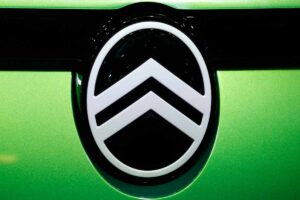 Citroen stoppato esordio modello