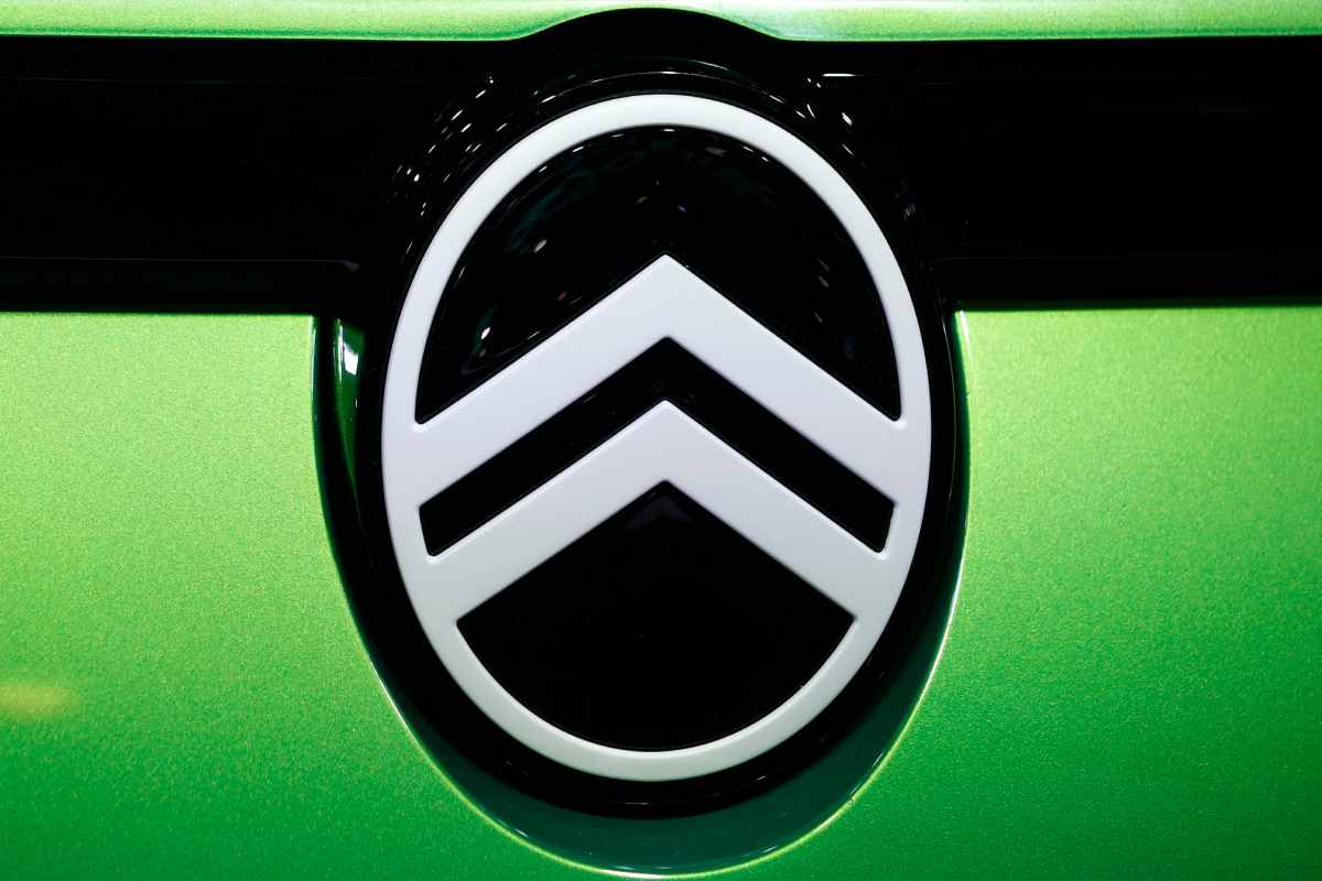 Citroen stoppato esordio modello