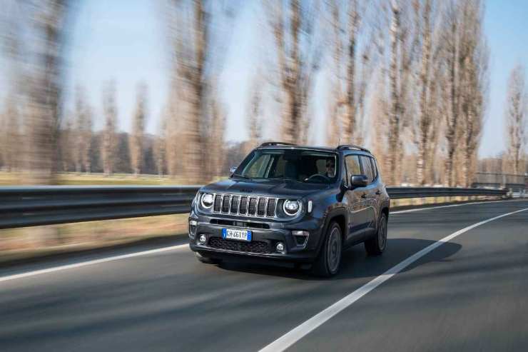 Jeep Renegade prime foto nel 2026