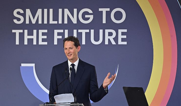 John Elkann nega la fusione con la Renault