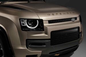 Land Rover Defender OCTA, il SUV definitivo che con il suo motore fa concorrenza alla Lamborghini: ha una potenza mai vista prima