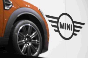 La Mini Cooper Countryman più estrema di sempre: è capace di fare qualunque cosa, può fare anche la Dakar